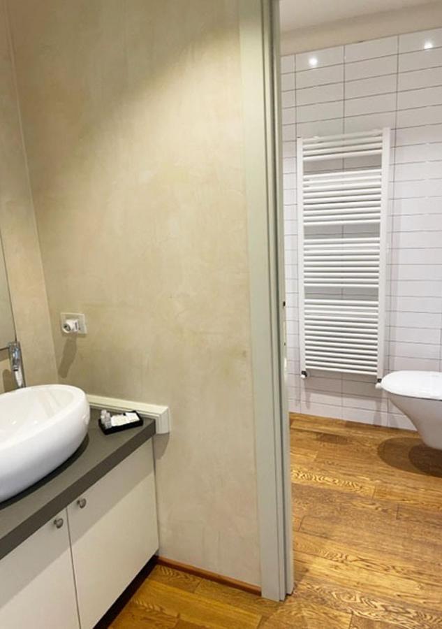 Serena Apartment ลุคคา ภายนอก รูปภาพ