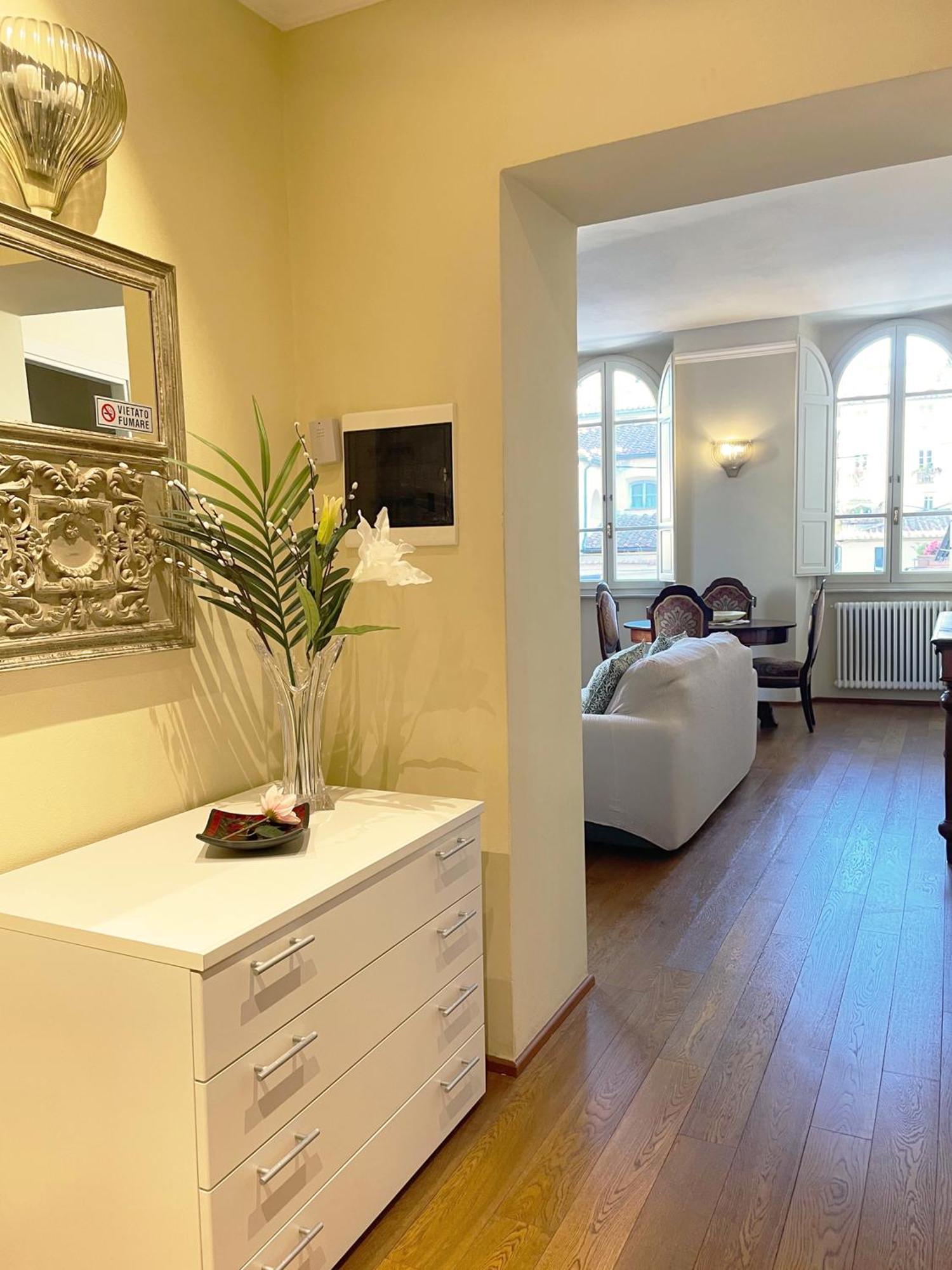 Serena Apartment ลุคคา ภายนอก รูปภาพ